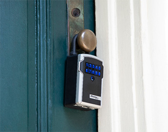 Bluetooth lockbox on closed door